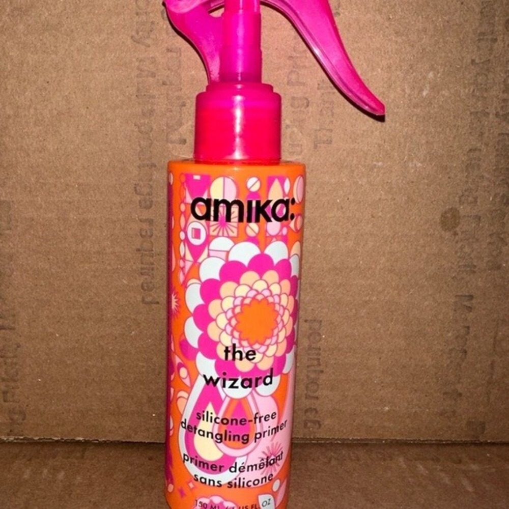Amika The Wizard Silicone-Free Detangling Primer Heat Protectant Spray hair care